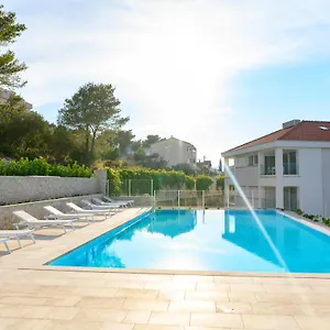 Malo Hotel apartamentowy Arbanija