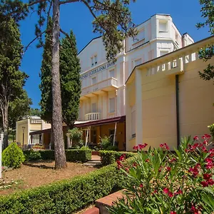 Hotel Ruzica- Glavna Zgrada I Depandanse, Crikvenica